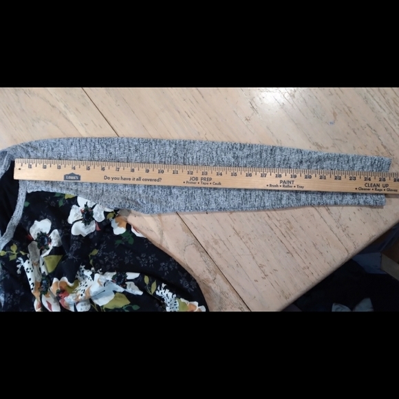 Kut from the Kloth floral and heathered gray top - Picture 5 of 8